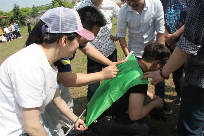 紫電因我而精彩 —紫電公司“5.4”青年員工拓展活動(dòng) 紫電因我而精彩 —紫電公司“5.4”青年員工拓展活動(dòng)