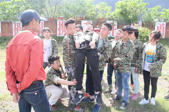 紫電因我而精彩 —紫電公司“5.4”青年員工拓展活動(dòng) 紫電因我而精彩 —紫電公司“5.4”青年員工拓展活動(dòng)