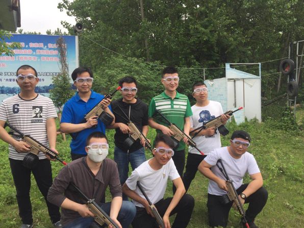 紫電公司開展戶外活動  慶?！拔逅摹鼻嗄旯?jié)