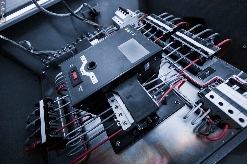 高壓開關(guān)柜內(nèi)部發(fā)熱隱患原因分析及處理 高壓開關(guān)柜內(nèi)部發(fā)熱隱患原因分析及處理